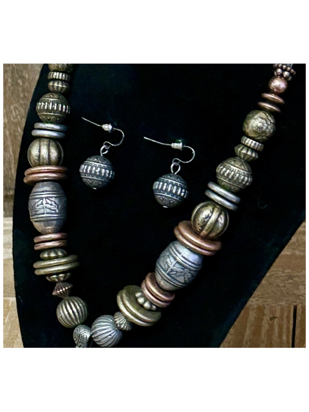 Fleur-de-Lis Multi-Tone Statement Necklace & Earring Jewelry Set. - Picture 12 of 14
